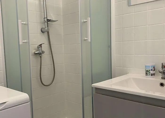 Apartment Confortable Face Aux Thermes Avec Balcon - Fr-1-553-26 *